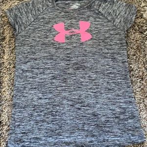 Under Armour loose heat gear athletic tee